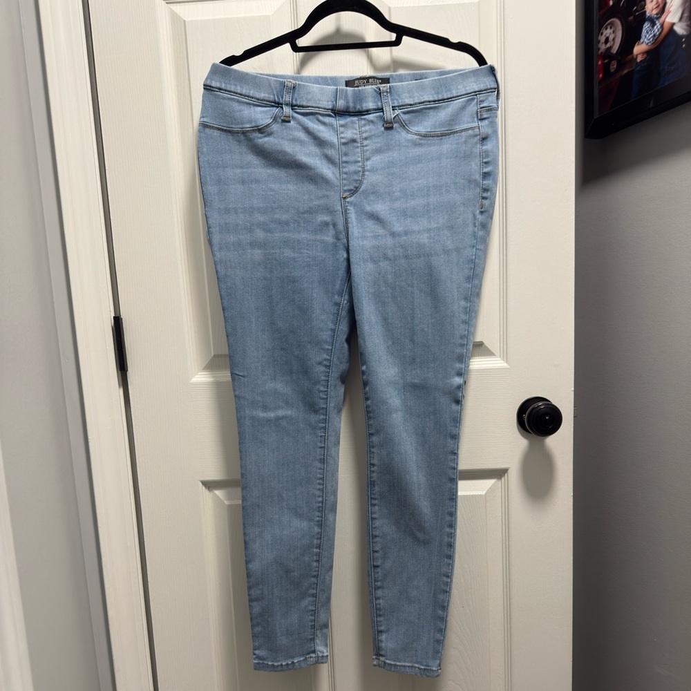 Judy Blue Skinny Jeans in Blue with Mid-Rise Waist